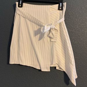Skirt with tie bow